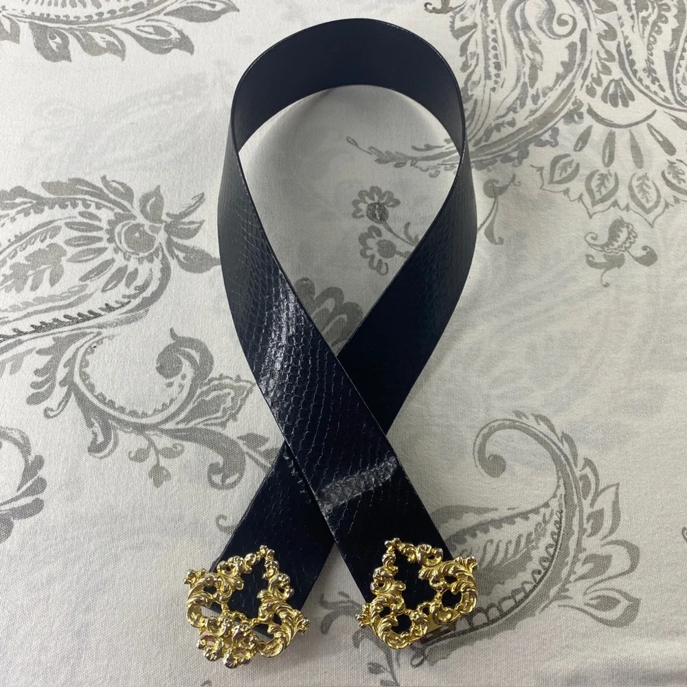 Vintage Gold Toned Ornament Buckle And Black‎ Belt Sm/Medium